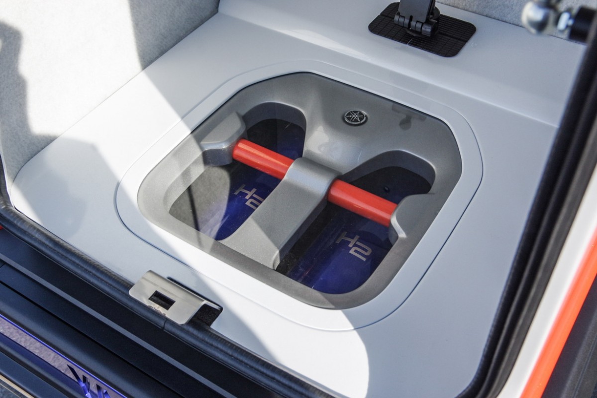 Водородная силовая установка с компактным баком хранения H2 на концепте Yamaha Водородная силовая установка с компактным баком хранения H2 на концепте Yamaha