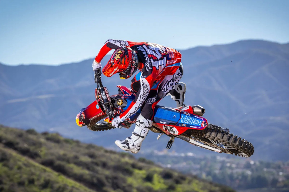 Дилан Феррандис на Ducati Desmo450 MX Дилан Феррандис на Ducati Desmo450 MX