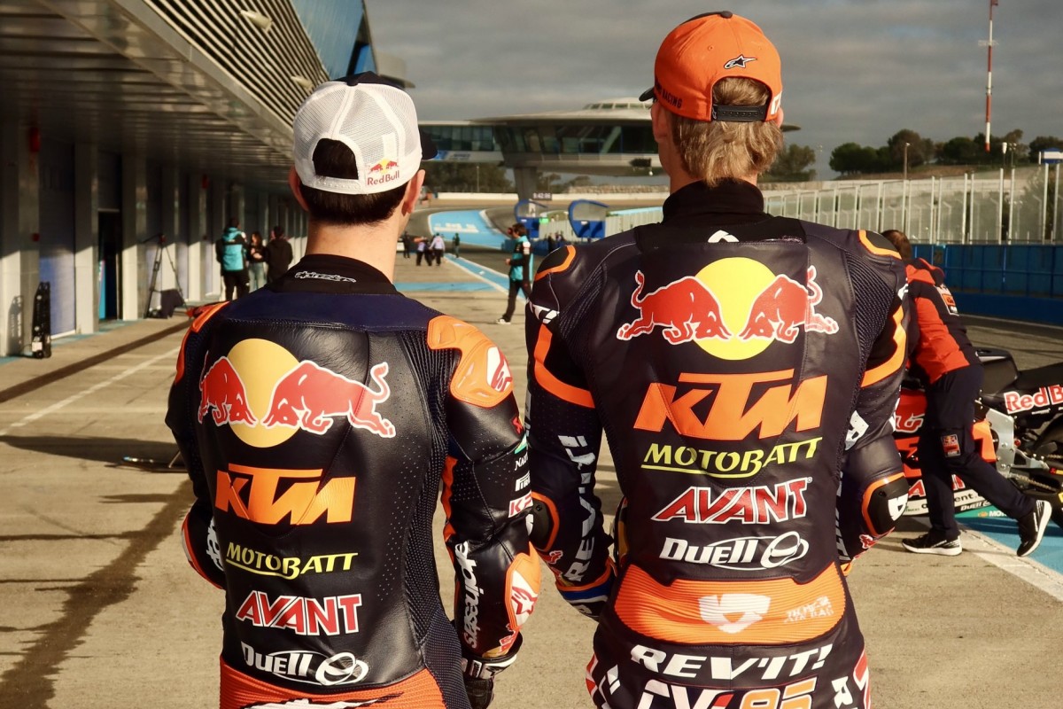 Заводские пилоты KTM наблюдают с опаской за Aspar Racing Заводские пилоты KTM наблюдают с опаской за Aspar Racing