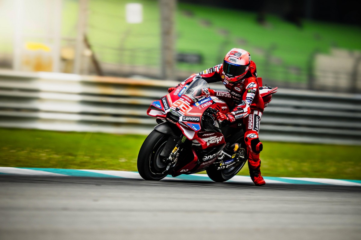 Марку Маркесу потребовалось три попытки, чтобы приблизиться к Беццекки Марку Маркесу потребовалось три попытки, чтобы приблизиться к Беццекки