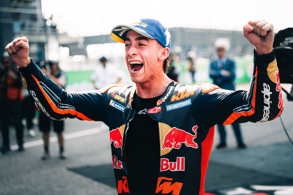 Педро Акоста выиграл первую гонку сезона МотоГП 2026 Педро Акоста выиграл первую гонку сезона МотоГП 2026
