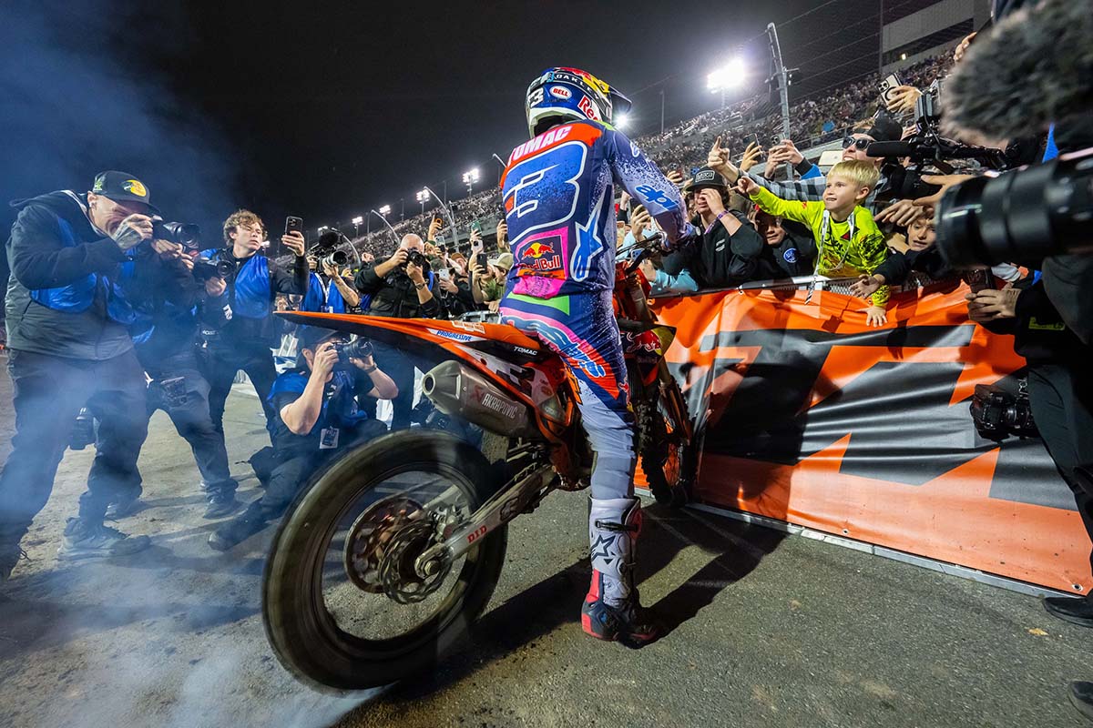 Элай Томак выиграл Дайтону и намерен выйти в лидеры AMA Supercross 2026 года после Индианы Элай Томак выиграл Дайтону и намерен выйти в лидеры AMA Supercross 2026 года после Индианы