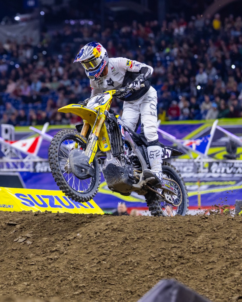 Кен Рокцен выиграл первую гонку в Индиане Кен Рокцен выиграл первую гонку в Индиане