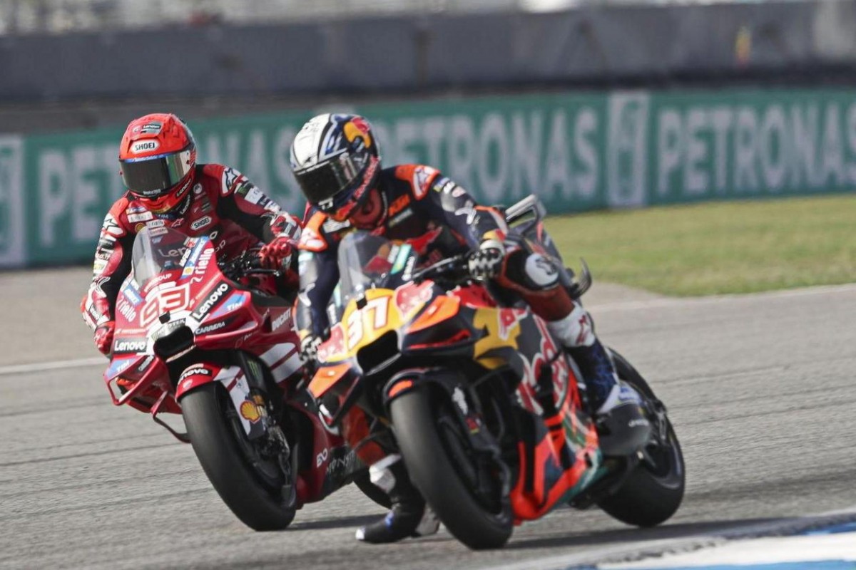 MotoGP, Гран-При Таиланда: Марк Маркес и Педро Акоста борются не только друг с другом, но и со своими мотоциклами MotoGP, Гран-При Таиланда: Марк Маркес и Педро Акоста борются не только друг с другом, но и со своими мотоциклами