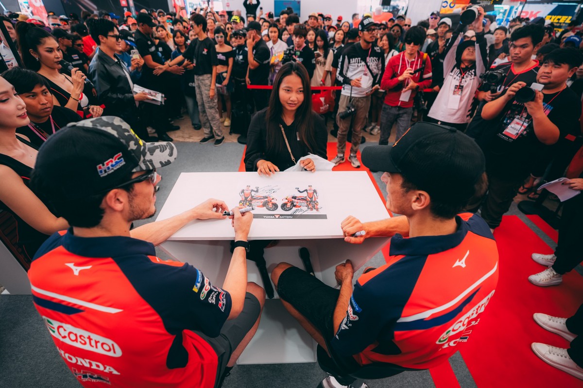 Пилоты Honda HRC CASTROL уже в Бразилии и приветствуют фанатов MotoGP Пилоты Honda HRC CASTROL уже в Бразилии и приветствуют фанатов MotoGP