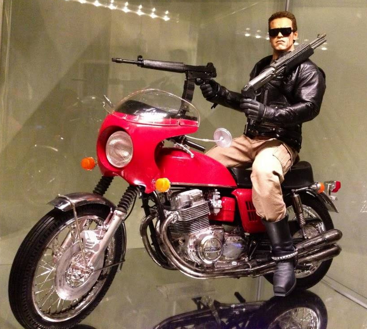 Модель Honda CB750 из Терминатора Модель Honda CB750 из Терминатора