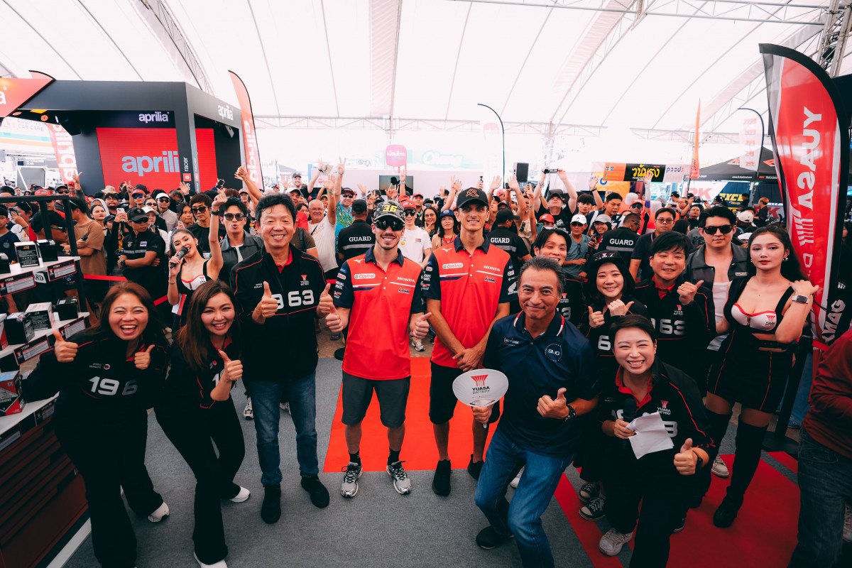 Пилоты Honda уже в Бразилии и приветствуют фанатов MotoGP Пилоты Honda уже в Бразилии и приветствуют фанатов MotoGP