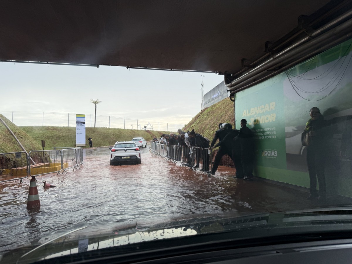 Туннель в паддок: утром пятницы Туннель в паддок: утром пятницы