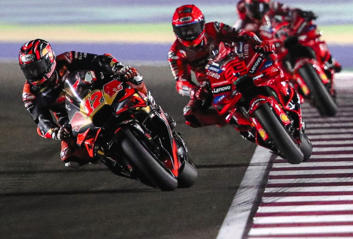 Маверик Виньялес возглавляет Гран-При Катара 2025 года на KTM Маверик Виньялес возглавляет Гран-При Катара 2025 года на KTM