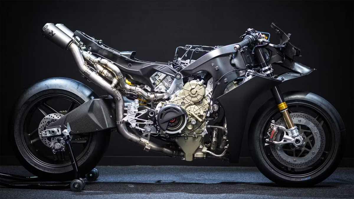 Полностью карбоновое шасси Ducati Superleggera V4 Centenario Полностью карбоновое шасси Ducati Superleggera V4 Centenario