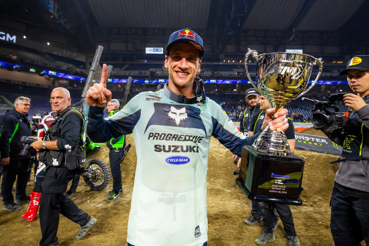 Кен Рокцен выиграл гонку в Детройте Кен Рокцен выиграл гонку в Детройте