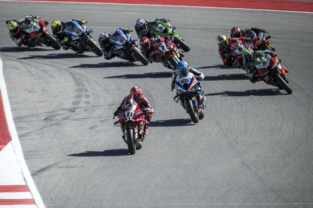 Старт гонки World Superbike в Португалии Старт гонки World Superbike в Португалии