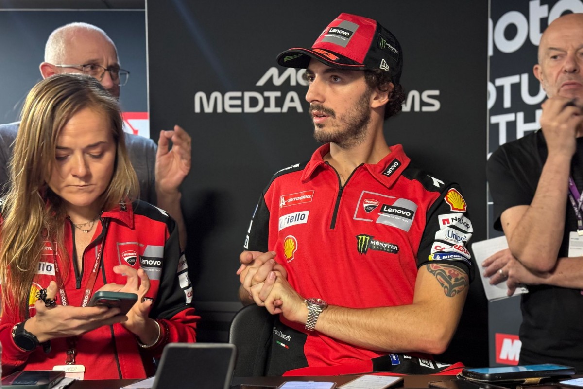 Пекко Баньяя на брифинге для СМИ Пекко Баньяя на брифинге для СМИ