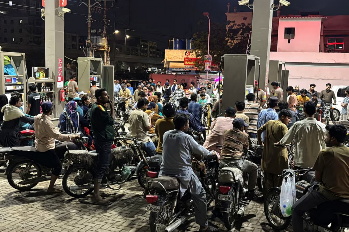 Ситуация на АЗС в Пакистане - и любой стране Азии сегодня Ситуация на АЗС в Пакистане - и любой стране Азии сегодня