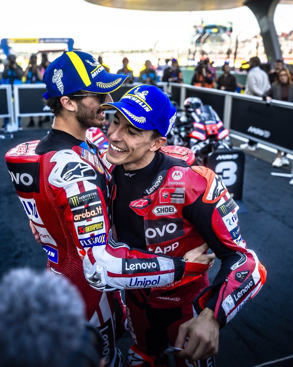 Ducati Lenovo Team стартует с 1-2 позиций в Ле-Мане Ducati Lenovo Team стартует с 1-2 позиций в Ле-Мане