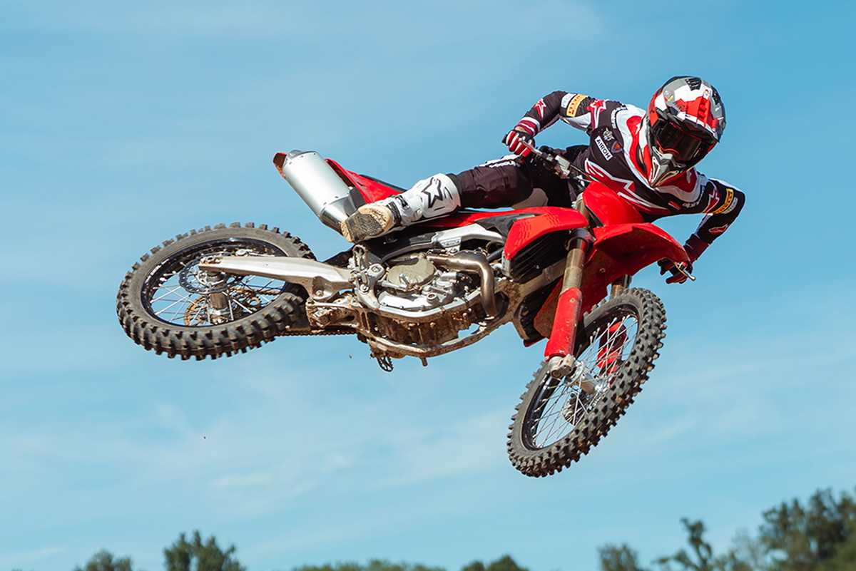 Ducati Desmo250 MX: вилка Showa, тормоза Brembo, диски GALFER Ducati Desmo250 MX: вилка Showa, тормоза Brembo, диски GALFER