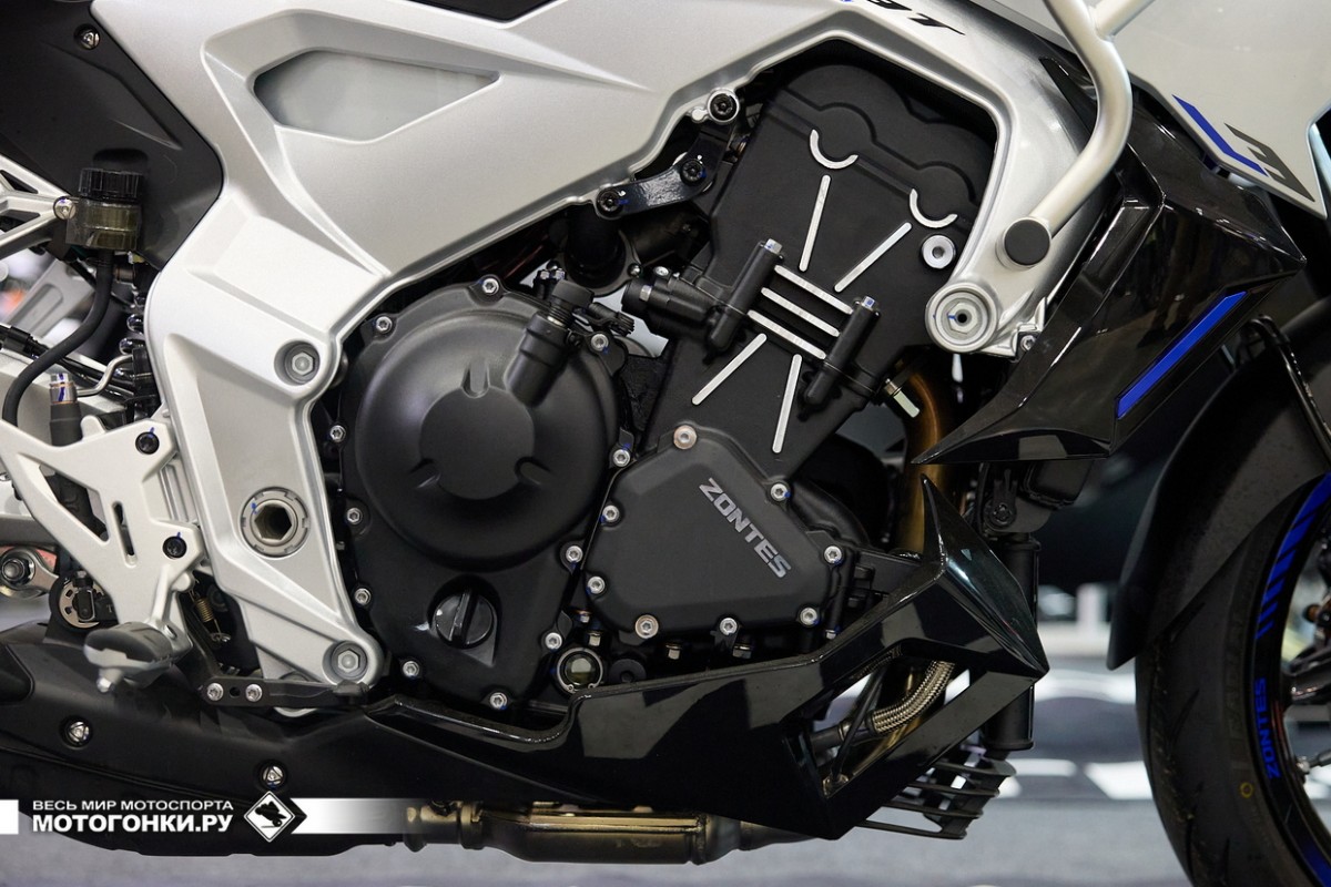 Zontes 703T: здесь тот же 3-цилиндровый двигатель, что на 703RR Zontes 703T: здесь тот же 3-цилиндровый двигатель, что на 703RR