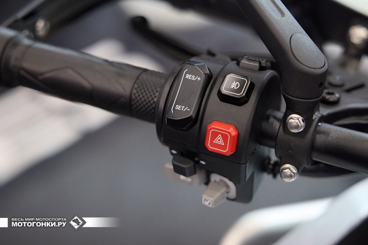 Zontes 703T: новый пульт - превосходная эргономика! Zontes 703T: новый пульт - превосходная эргономика!