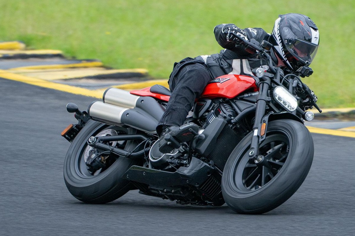 Тест-драйв Harley-Davidson Sportster S (2026) Тест-драйв Harley-Davidson Sportster S (2026)