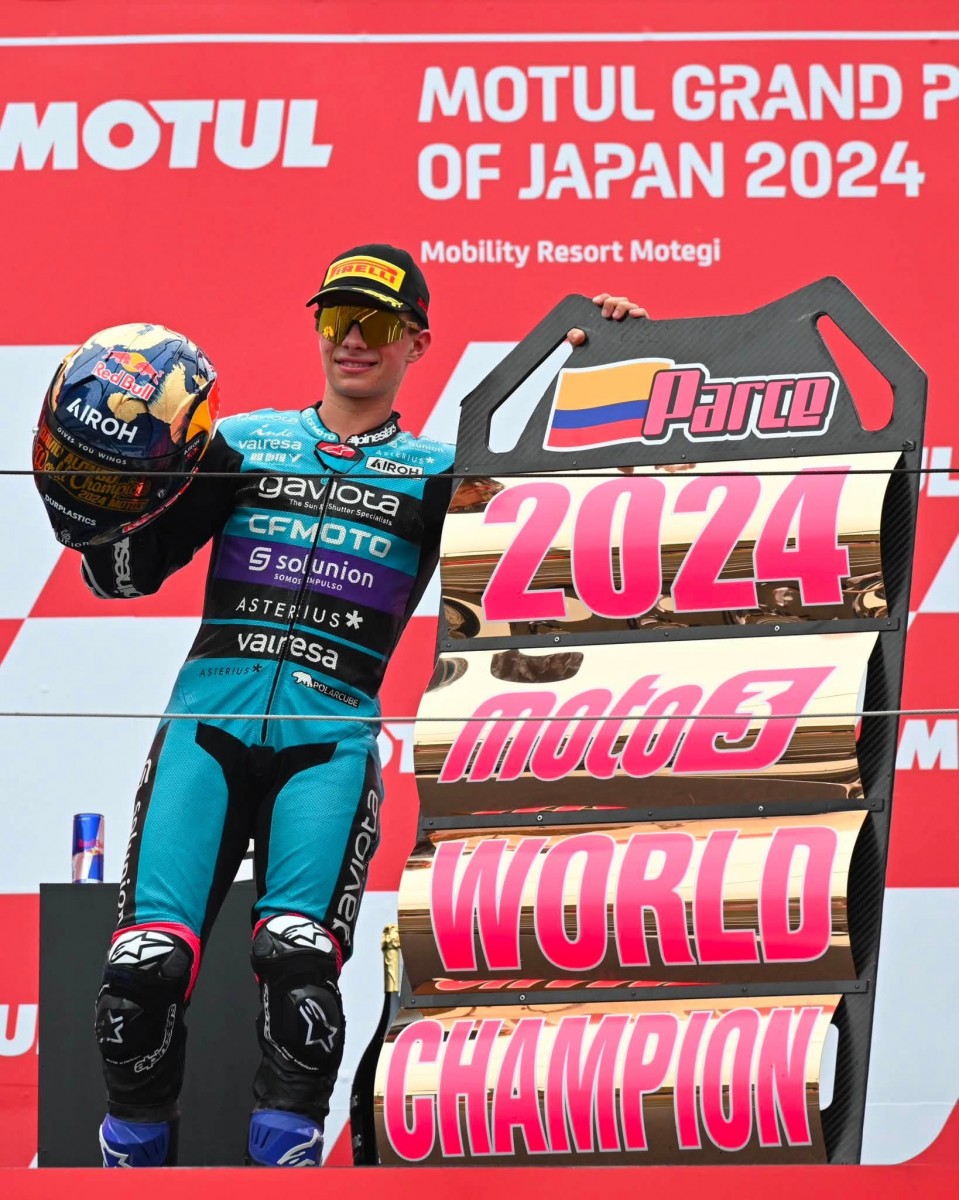 Давид Алонсо, чемпион мира по Мото Гран-При Moto3 с CFMoto Aspar Team (2024) Давид Алонсо, чемпион мира по Мото Гран-При Moto3 с CFMoto Aspar Team (2024)