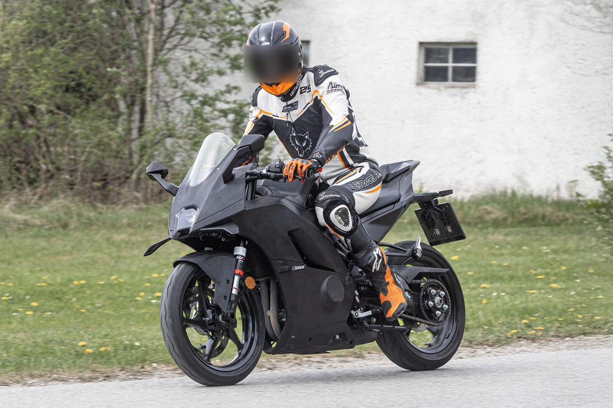 Шпионские снимки KTM RC 490 (лето 2026) Шпионские снимки KTM RC 490 (лето 2026)