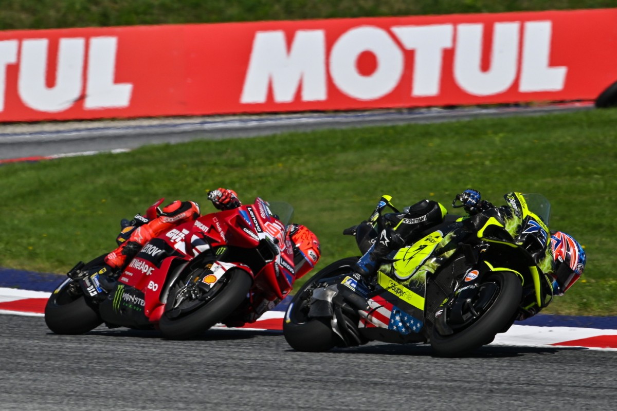 Аи Огура проходит Марка Маркеса на Гран-При Австрии MotoGP 2026 Аи Огура проходит Марка Маркеса на Гран-При Австрии MotoGP 2026