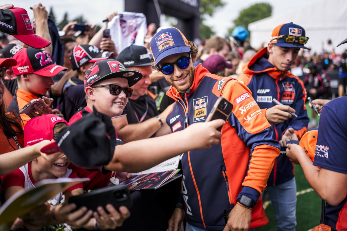 Пилоты MotoGP на красной дорожке - обязательное мероприятие в рамках каждого этапа Пилоты MotoGP на красной дорожке - обязательное мероприятие в рамках каждого этапа