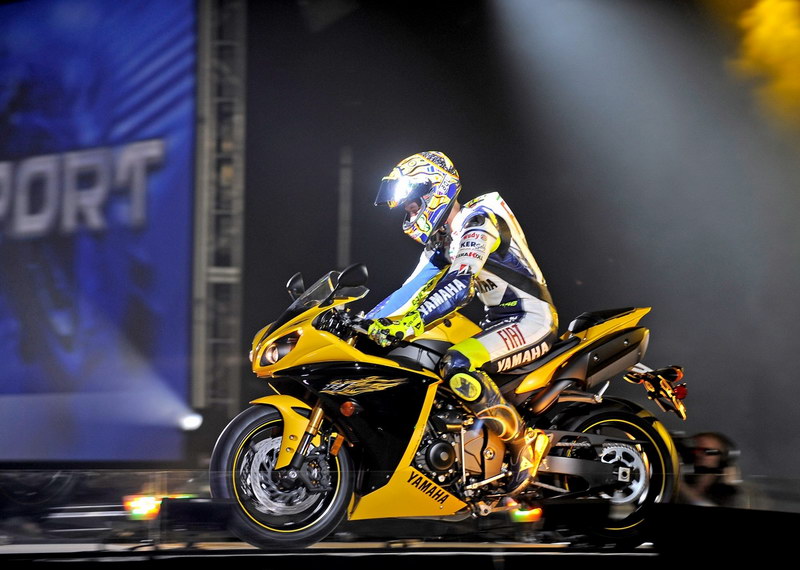 Yamaha r1 Валентино Росси