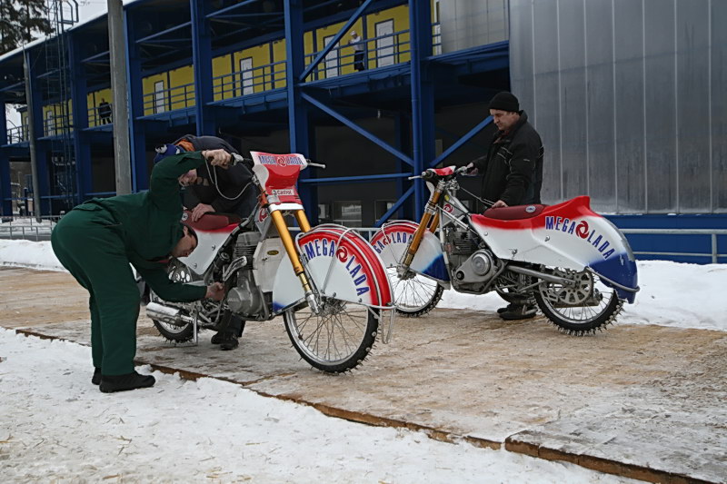 Maisto РјРѕС‚РѕС†РёРєР» Eis Ice Speedway