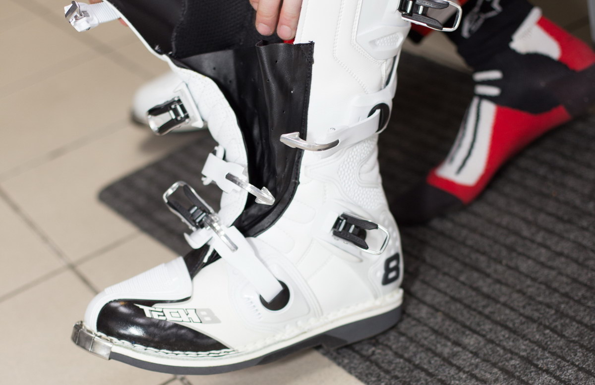 Мотоботы кроссовые альпинстарс. Подошва alpinestars tech 8. Мотоботы alpinestars tech. Alpinestars tech 8 light. Мотоботы alpinestars tech 8 rs black vented 11.