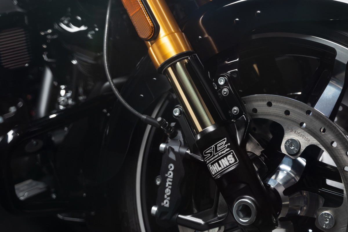 Мифы и реальность: работает ли вилка мотоцикла перевернутого типа лучше традиционной?