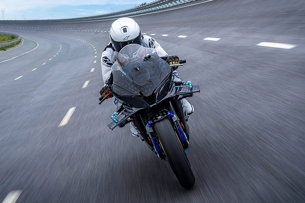 Видео: Китайский супербайк CFMoto V4 SR-RR развил 316 км/ч на испытаниях в Шанграо