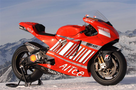 Дополнительное изображение к новости MotoGP: Ducati GP7 - фотографии с презентации