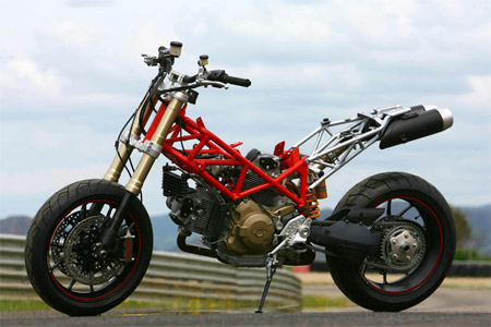 Ducati Hypermotard 1100 - красавец, даже в самом голом виде