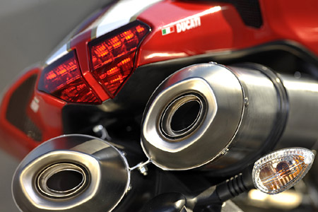 Ducati 1098R: сплошной титан!