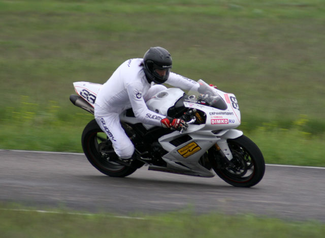 Андрей Чернов лидировал первую половину заезда Superbike