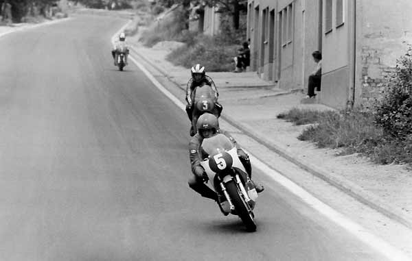 В 60-х гонки проходили не только по трассе, но и по улицам города