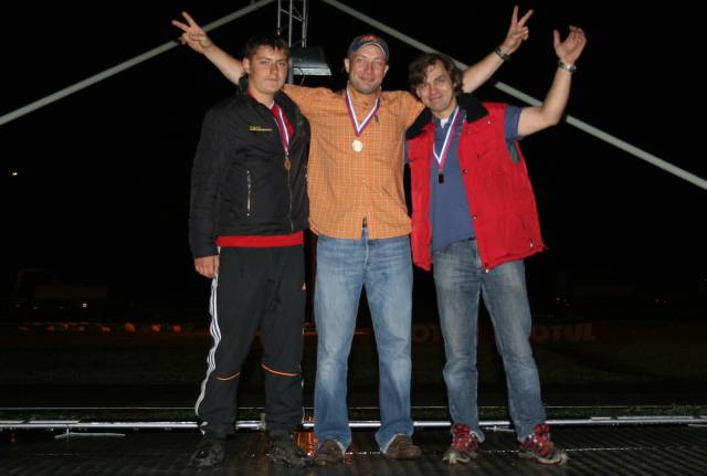 Подиум KTM Cup, 7-й этап: первое место - Александр Самойлов, второе - Денис Куценко (слева), третье - Алексей Муравьев (справа)