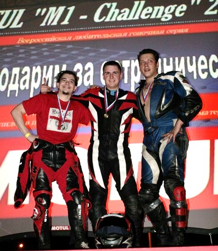 Подиум Blata Cup: первое место - Андрей Устьянцев, второе - Антон Бондарь (слева), третье - Петр Барченко (справа)