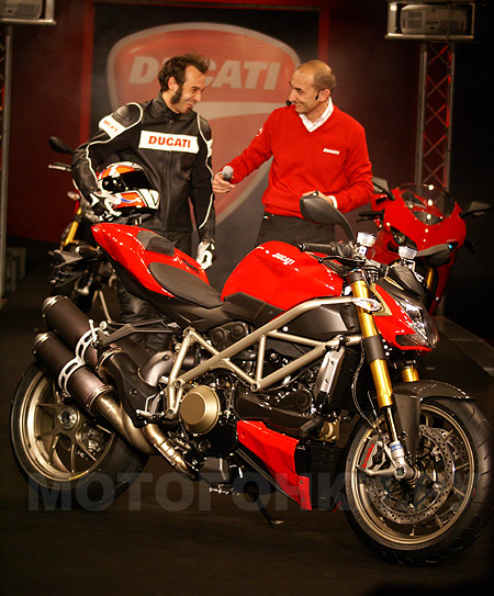 Ducati Streetfighter 1098 на дилерской конференции в Милане