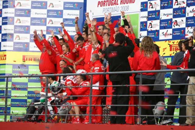 Xerox Ducati празднует победу в чемпионате мира по Супербайку 2008