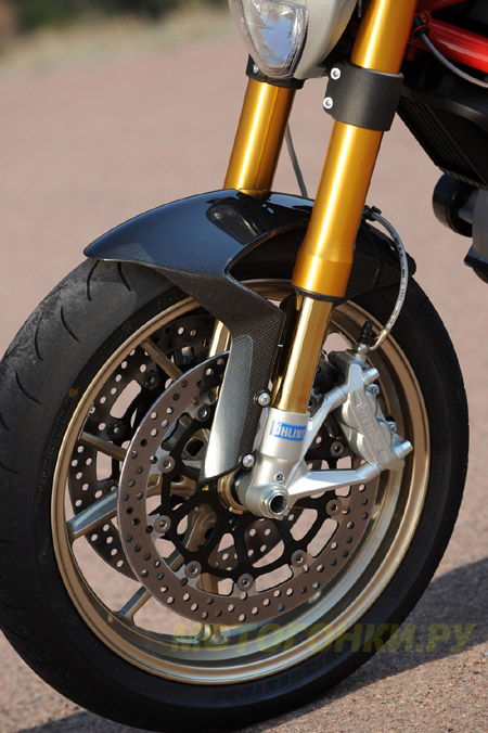 Brembo Gold в 1100-кубовой версии на переднем колесе на 17% мощнее, чем у Monster 696