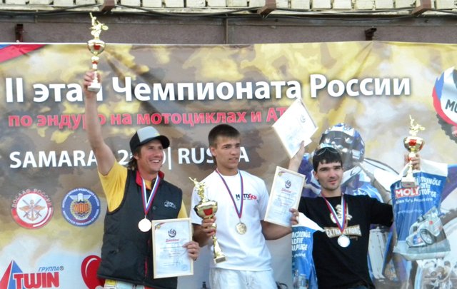 слева-направа три Алексея: Наумов, Никишкин, Коломыцын