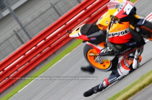 Дополнительное изображение к новости MotoGP: падение Дани Педросы на квалифкации в Сильвестоуне