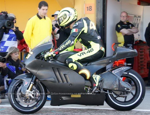 Валентино в Валенсии на тестах Ducati