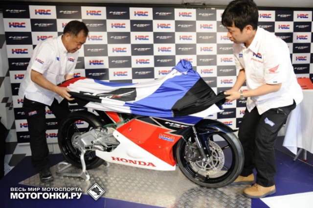 Honda NSF250R: Шуэ Накамото и Алекс Кривье