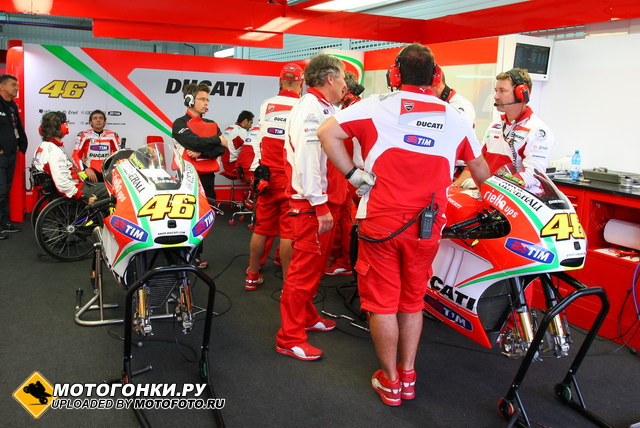 Вся команда Ducati Factory в сборе, плюс Прециози и Гуарески. В последний раз