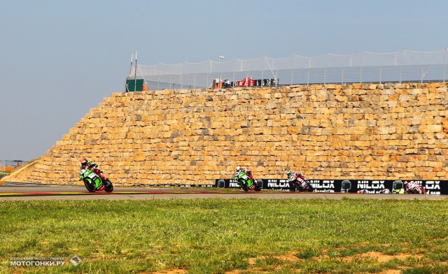 Том Сайкс и Лорис Баз лидируют в обеих гонках WSBK в Motorland Aragon