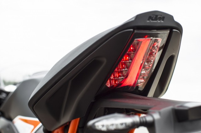 KTM RC 390 (2015) - особый стиль в деталях