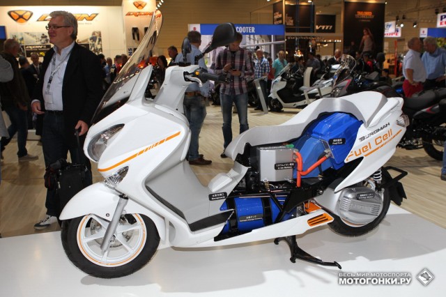 Suzuki на выставке INTERMOT-2014 показала Burgman с водородном двигателем (Fuell cell)